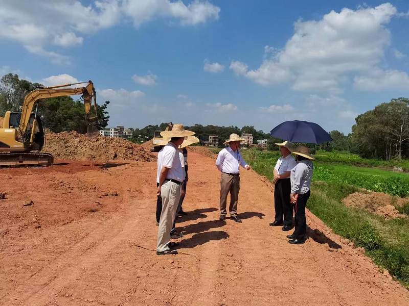 1658913750512508.jpg 黃和平在工地現(xiàn)場圖片.jpg