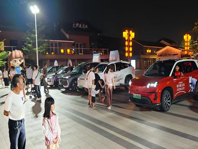 1757922377446798.jpg 汽車(chē)夜市現(xiàn)場(chǎng).jpg